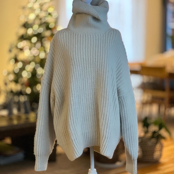 H&M Oversized Dolman Sleeve Turtleneck - Picture 3 of 8